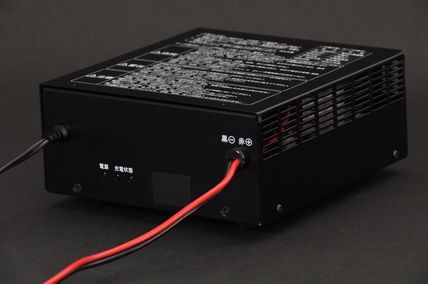 制御弁式鉛蓄電池用充電器【出力:12V/24V-5A】